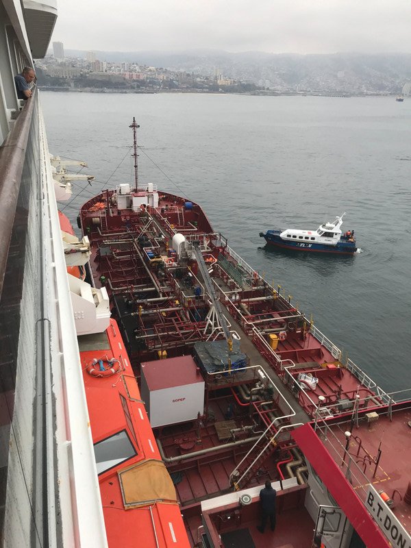 Refueling with 800 tonnes of fuel, Valparaiso