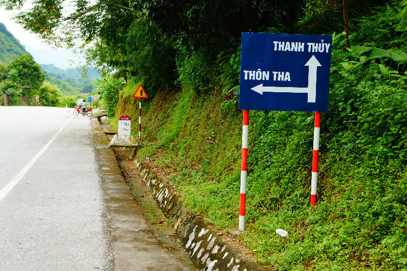 The way to Thon Tha