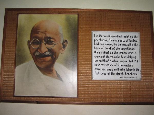 Ti AMIAMO Gandhi