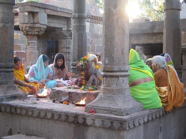 Donne in preghiera - Omkareshwar