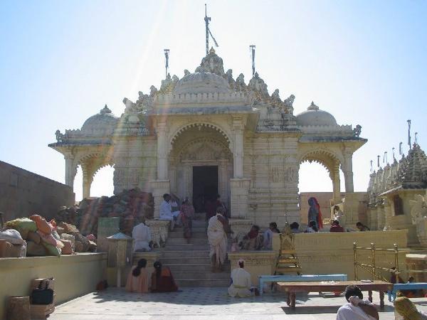 Sole fra i templi - Shatrunjaya
