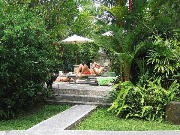 Relax in piscina nell'hotel a Ubud