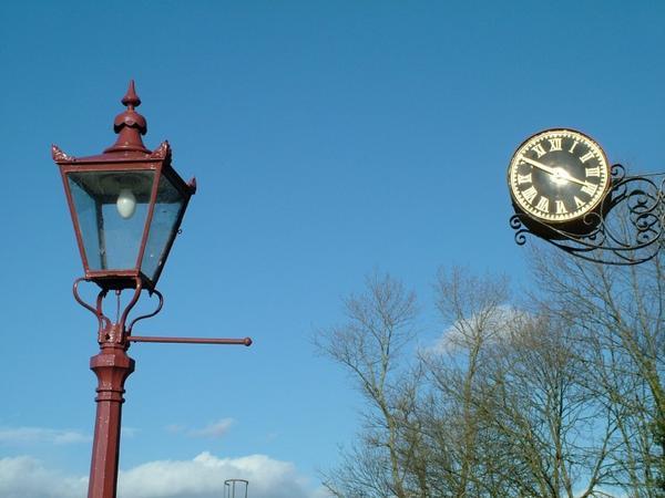 Vintage clock and lamp