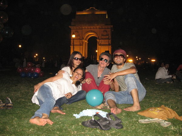 Playing it cool in front of India Gate