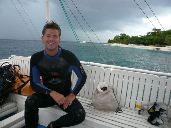 Getting ready for a dive at Balicasag, off Panglao Island