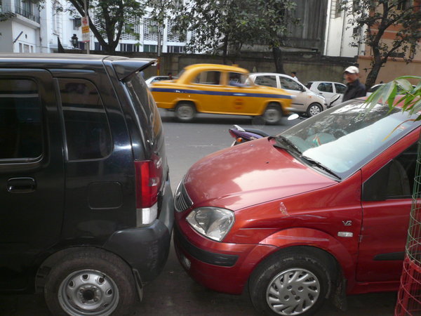 All cars seem to park this way in Calcutta!