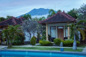 Puri Madha hotel, Tulamben (with Ganung Agung, Bali's biggest mountain, in the background)