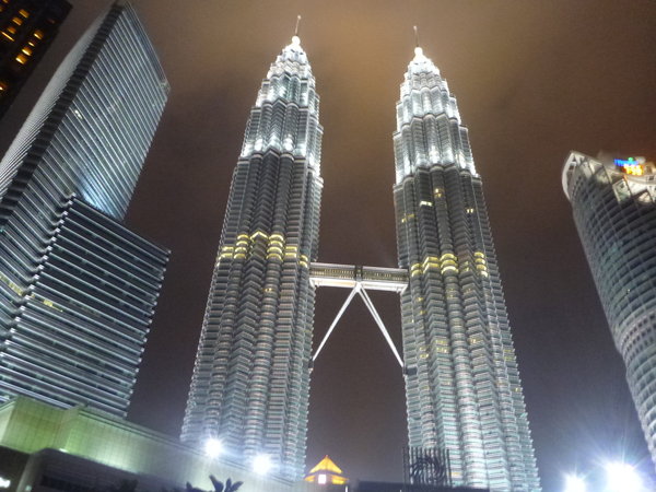 Kuala Lumpur Petronas Towers at night