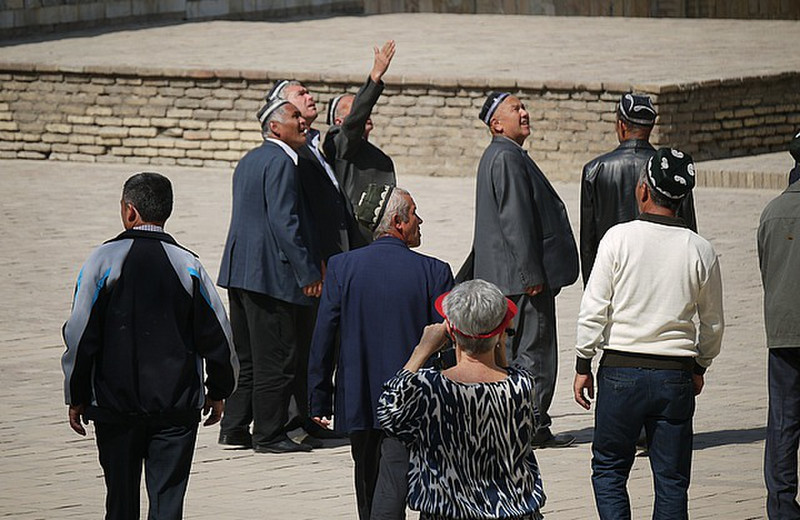 Uzbeks admiring the dome