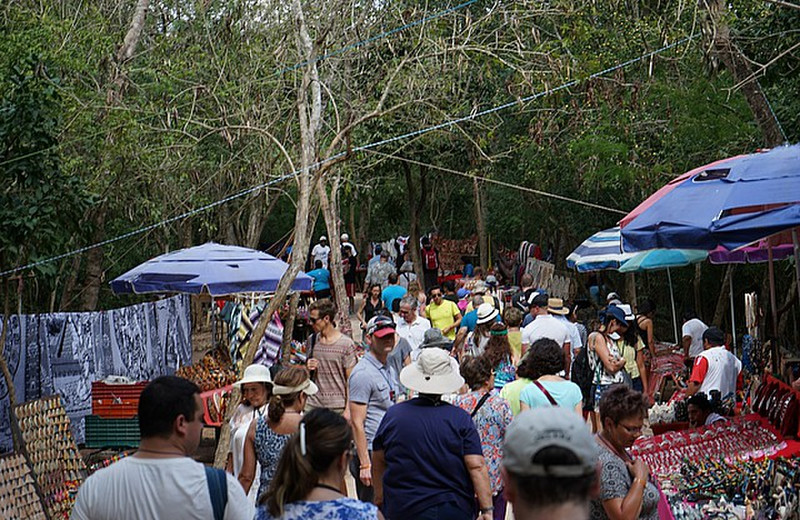 Chichen Itza gets crowded