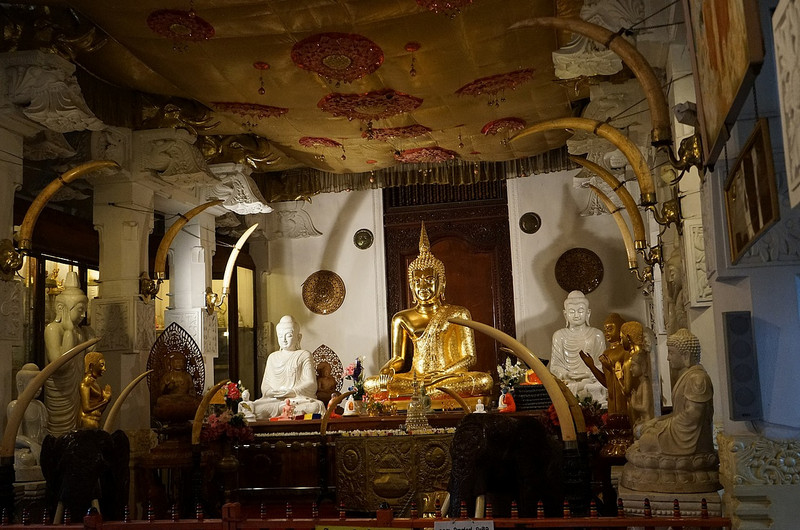 Temple of the Buddah Tooth Relic - 2