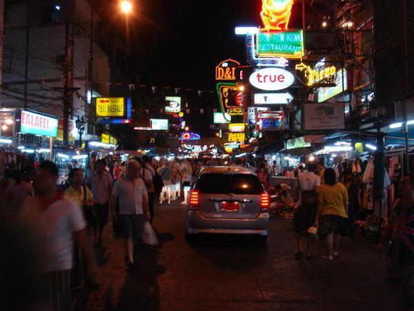 Khason Road at night | Photo