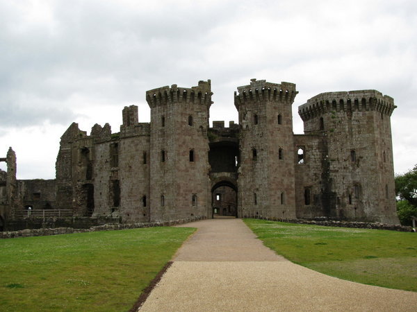 raglan castle