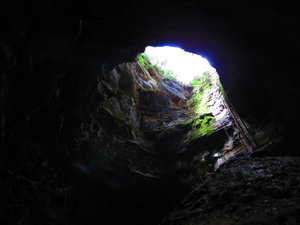 בתוך המערה