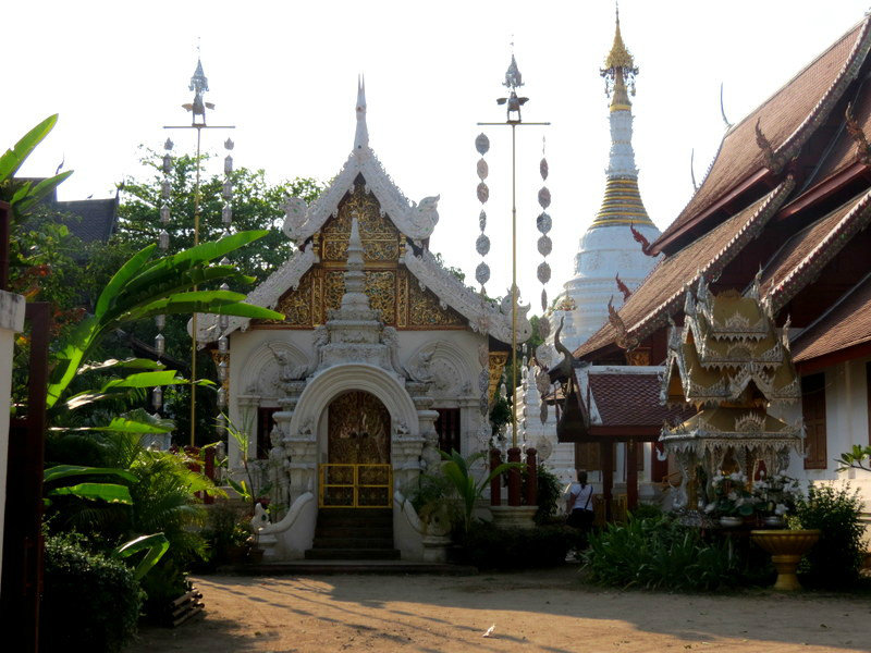 מקדש בצאנג מאי - אחד מיני רבים
