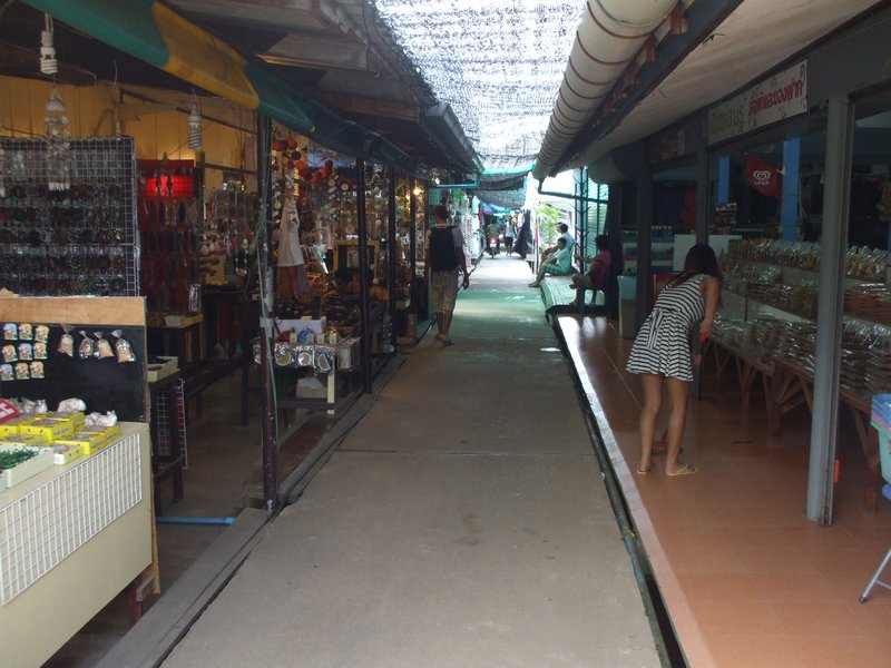 Bang Bo shops