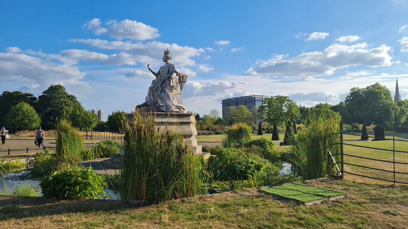 Kensington Gardens - Victoria Statue
