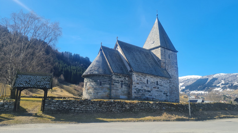 Hove stone church