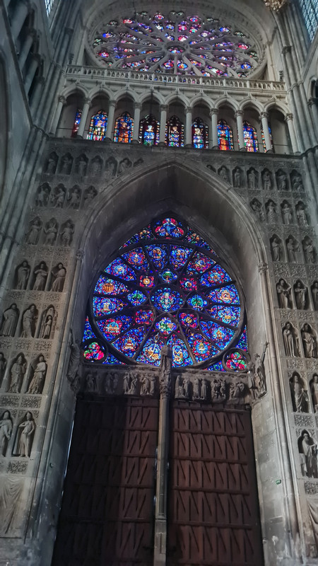 Wall of Sculptures and Rose window