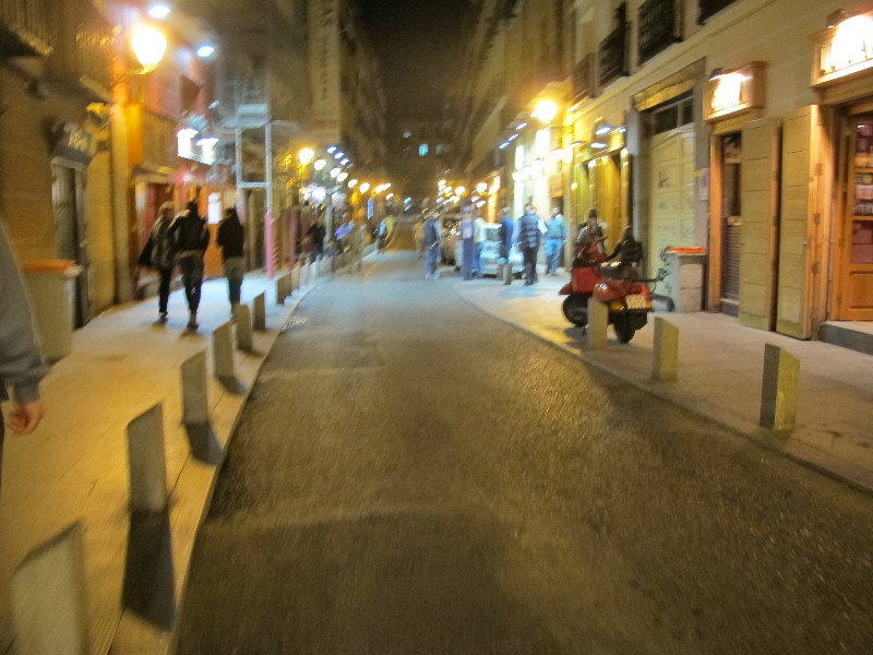 Cava Baja at night