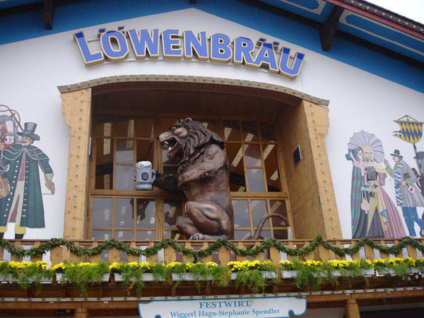 Our next stop the roaring lion "Lowenbrau"