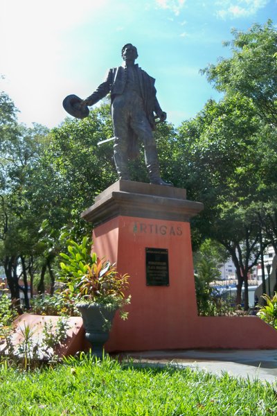 Statue in Plaza Uruguay