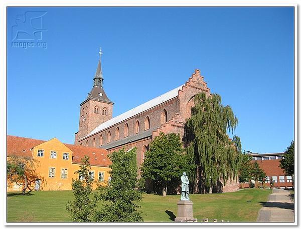 Saint Knud cathedral (1300)
