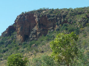 001 Cliffs on the way from Katherine