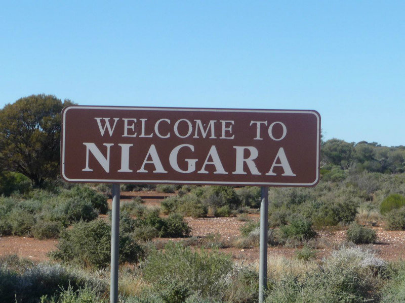 002 Niagara sign