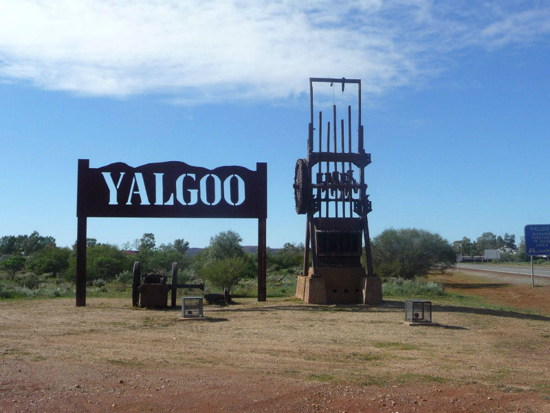 017 Yalgoo entrance 2