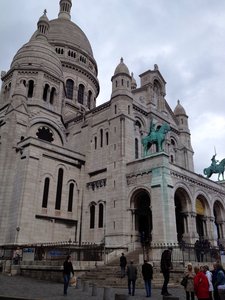 Sacre coeur church in montmartre 