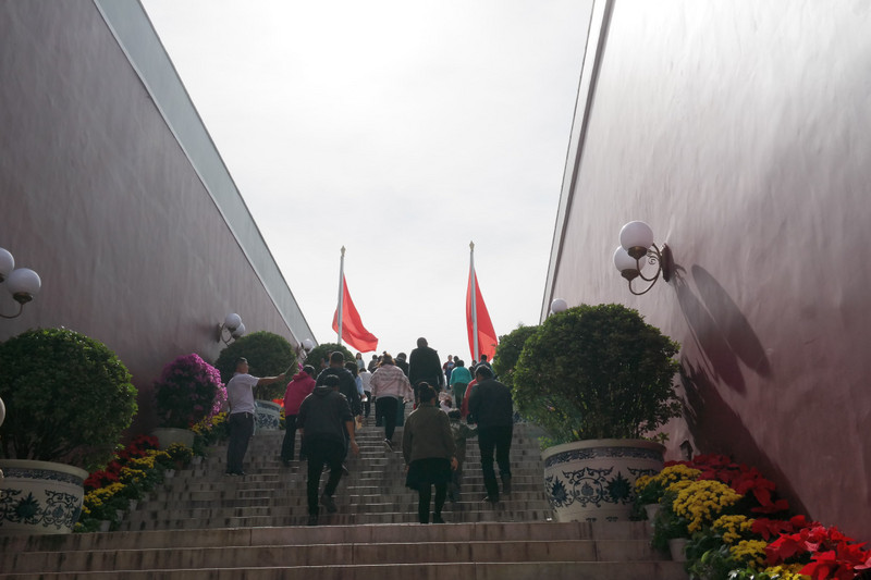 Steps up Tiananmen Gate