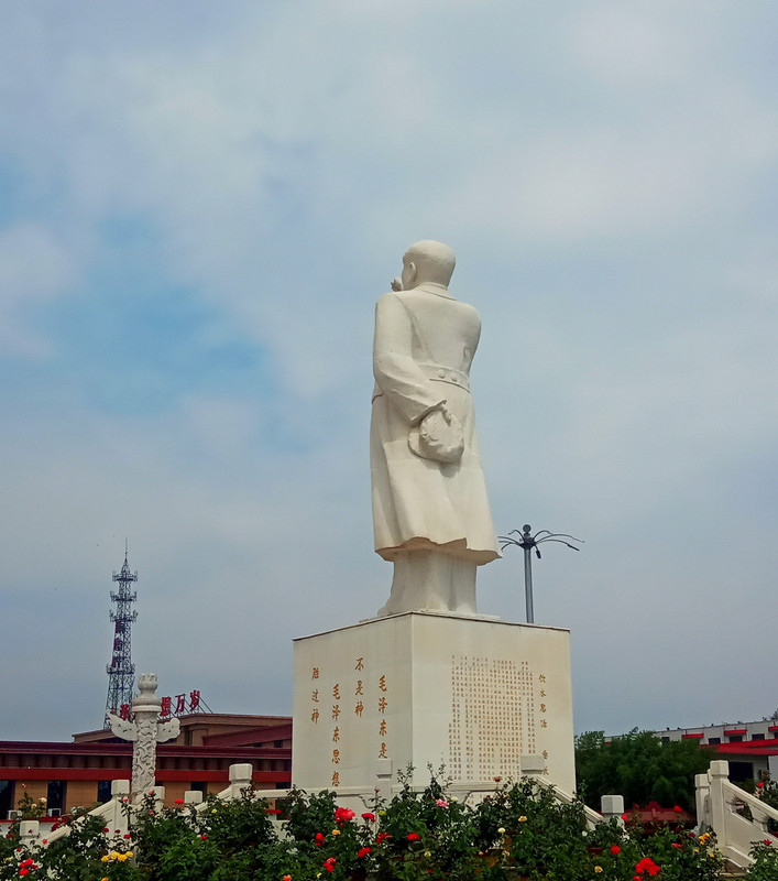 Chairman Mao Statue