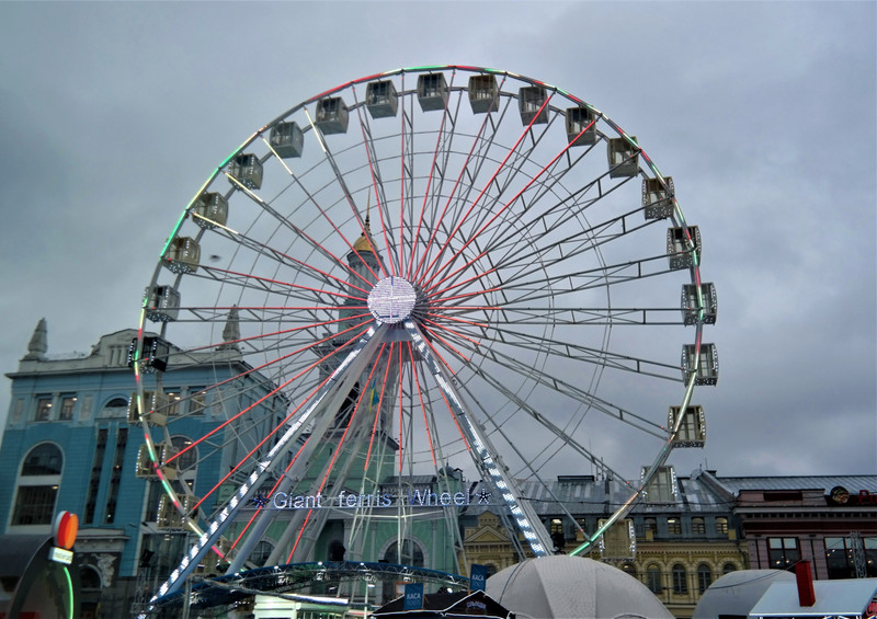 Kontraktova Square