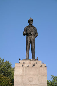 General MacArthur Statue