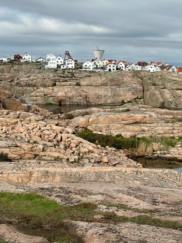 Rocky outcrops with houses on top in Smogen. 