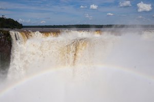 Devils throat at Iguazu waterfalls