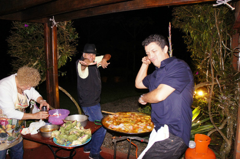 Que Chimbre la Fiesta, L-R Orlanda, Juan David and Carlos cooking Christmas paella