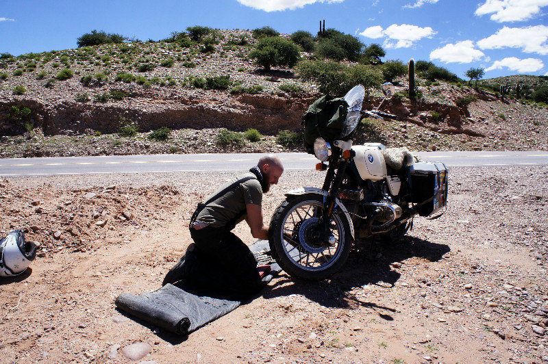 Fixing a flat on the way to Humahuaca