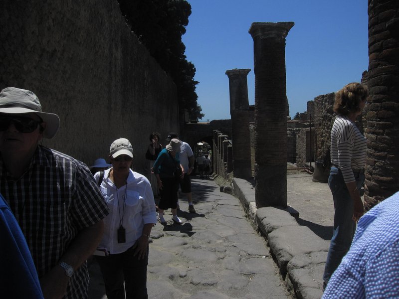 A main street in Pompei