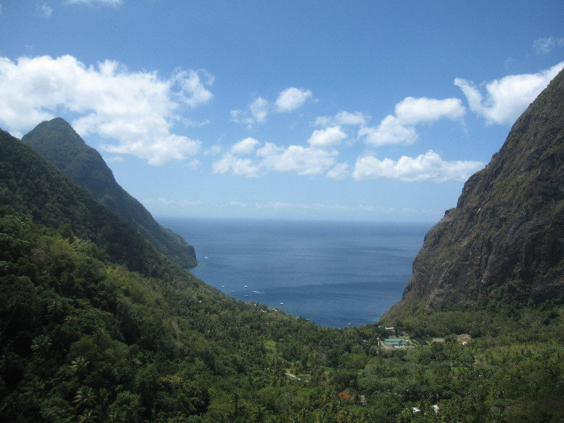 Gros Piton to the left.