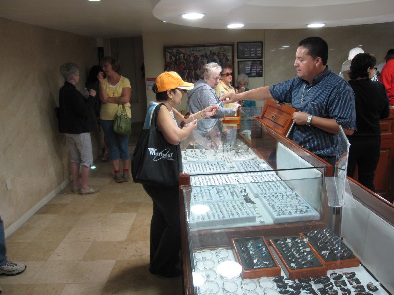 Negotiating a jewelry purchase.