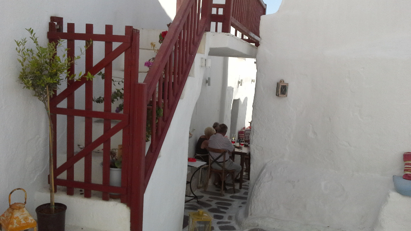 A typical little cafe on Mykonos