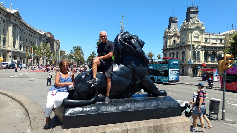 The two Leos - Norm and Jeanette pose with the lion.