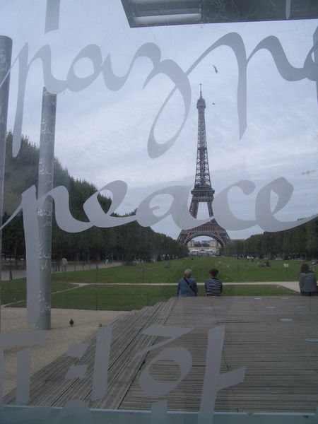 A peaceful Eiffel Tower