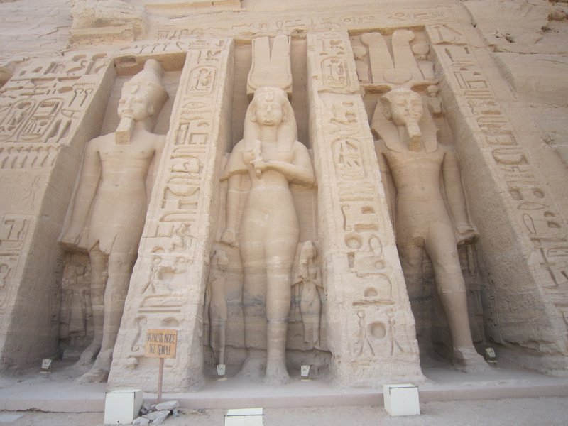 Nefertari Statues
