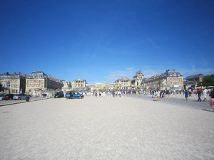 Approaching Versailles