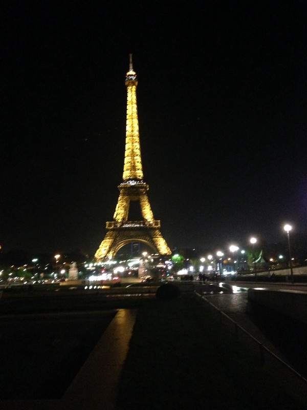 Incredible Eiffel by night 