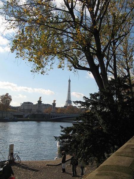 Beautiful day with the Eiffel Tower 