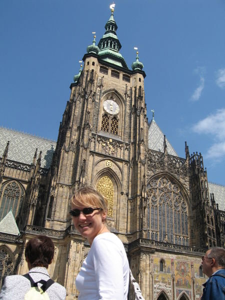 Saskia in front of St. Vitus Cathedral